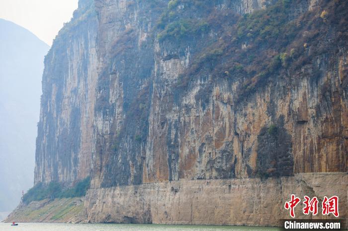 圖為瞿塘峽兩岸壯麗景致。　梁欽卿 攝