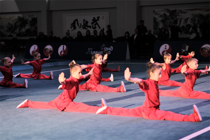 俄羅斯青少年在開幕式上進(jìn)行武術(shù)表演。駐俄羅斯大使館供圖