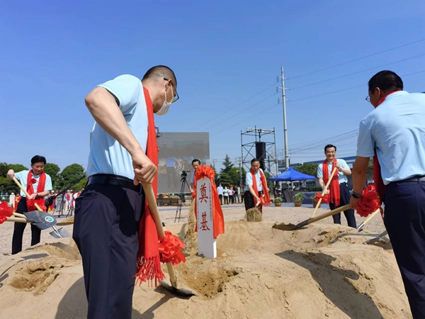 作為今年荷花節(jié)“開場秀”，理士新能源智造園區(qū)項目正式開工。人民網(wǎng) 馬曉波攝