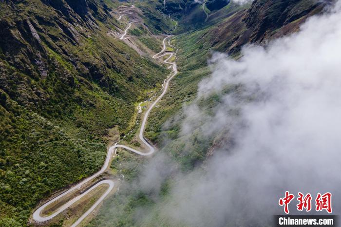 西藏山南，航拍勒布溝風光。　江飛波 攝