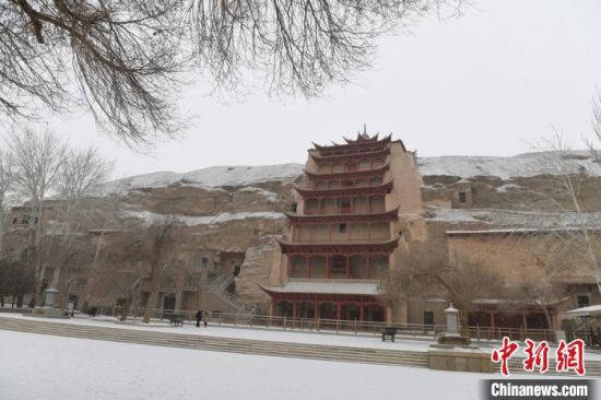 圖為2017年1月拍攝的莫高窟九層樓雪景。(資料圖) 楊艷敏 攝