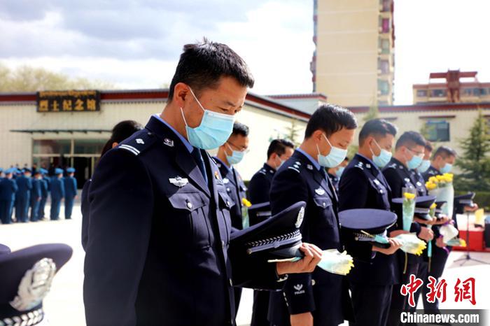 西藏民警清明祭奠：緬懷先烈鑄就警魂