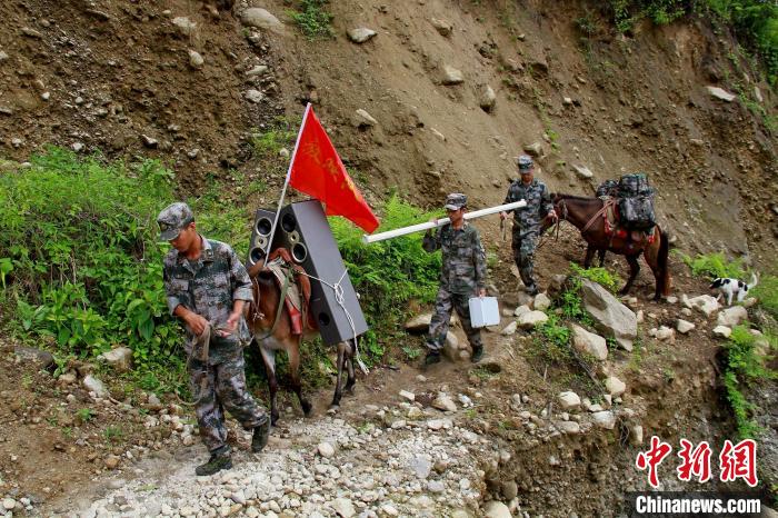 “學雷鋒紀念日”60周年：西藏軍警民齊力踐行“雷鋒精神”