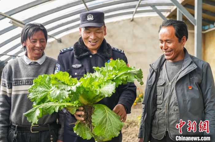 西藏崗巴邊境派出所描繪民族團結(jié)美麗新畫卷