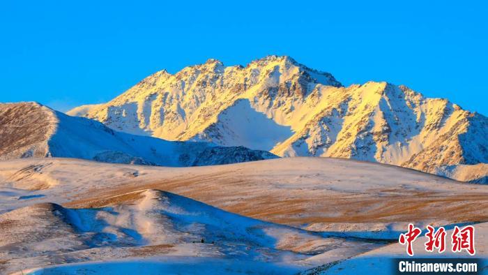 祁連山雪山草原迎來2021年第一縷陽光