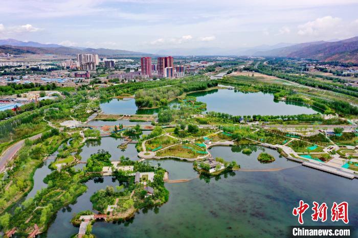 西北城市西寧立生態(tài)文明高地新典范：“一城山水、百園千姿”