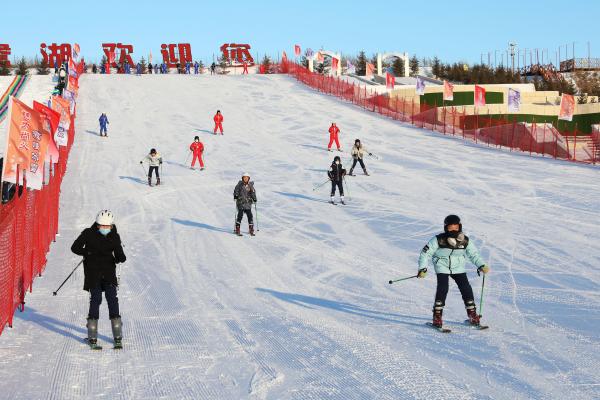 走進雪場 感受冰雪運動的魅力