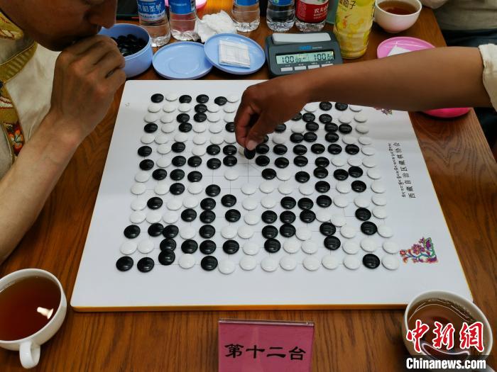 圖為藏棋(久棋)比賽瞬間?！垈?攝