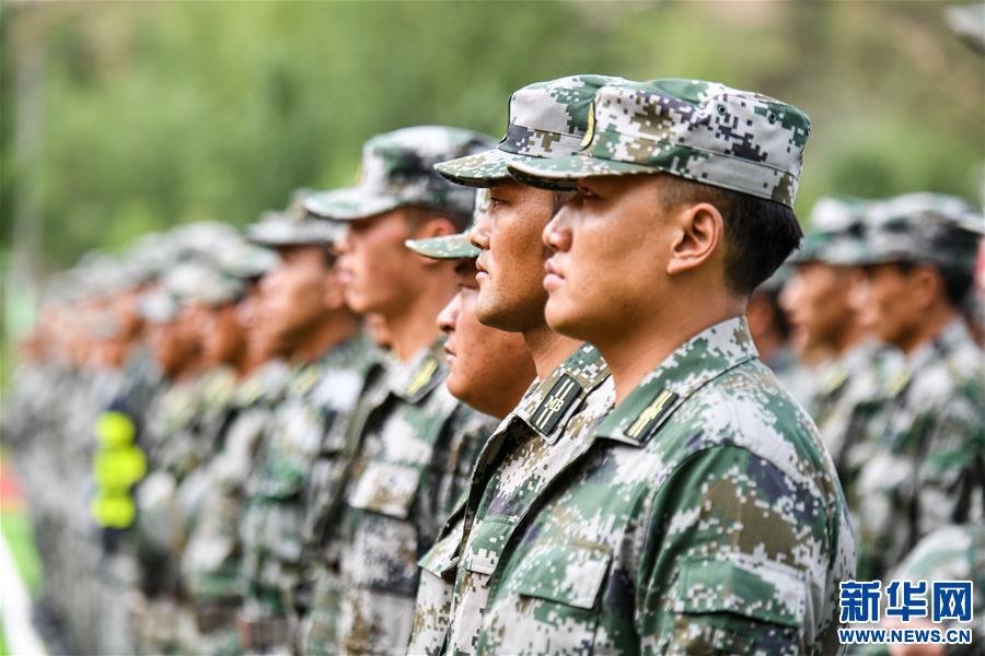 （專發(fā)新華網(wǎng)西藏頻道）拉薩警備區(qū)組織民兵軍事科目“創(chuàng)破紀(jì)錄”活動(dòng)