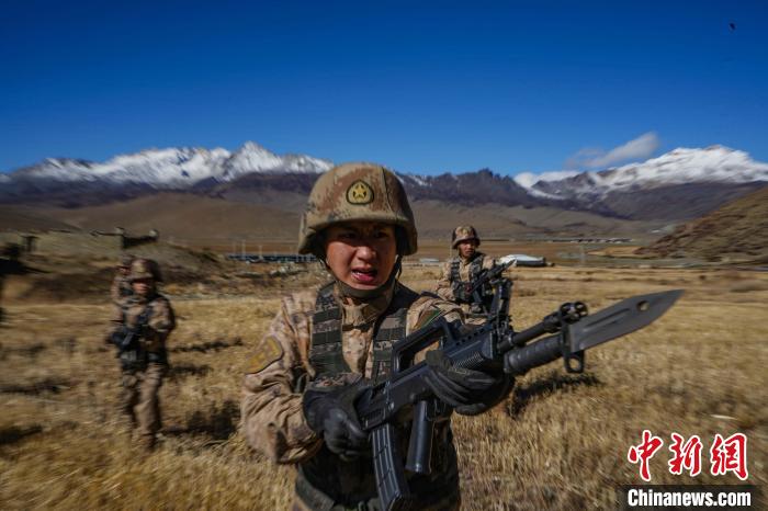 西藏山南軍分區(qū)某團(tuán)開展“征戰(zhàn)練兵場”系列活動