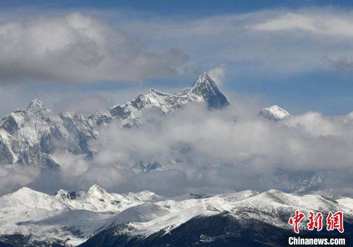 2月17日，西藏林芝色季拉山觀景臺拍到的南迦巴瓦峰?！±盍?攝