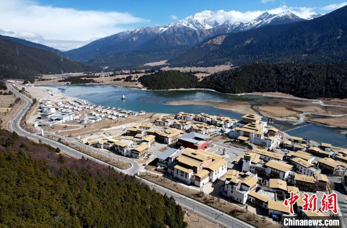 2月17日，西藏林芝魯朗小鎮(zhèn)。(無人機照片) 李林 攝